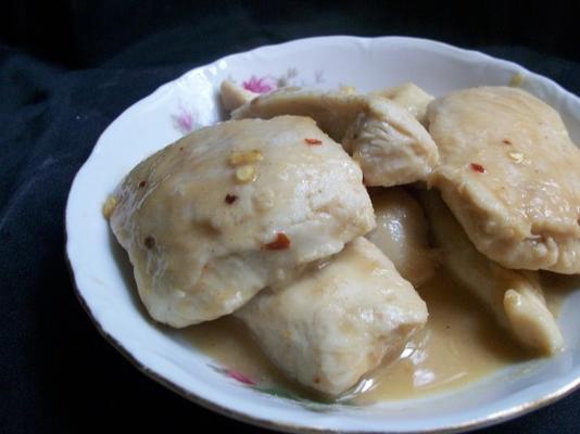 poulet de style caraïbe avec un mélange d'épices à la cassonade et aux arachides