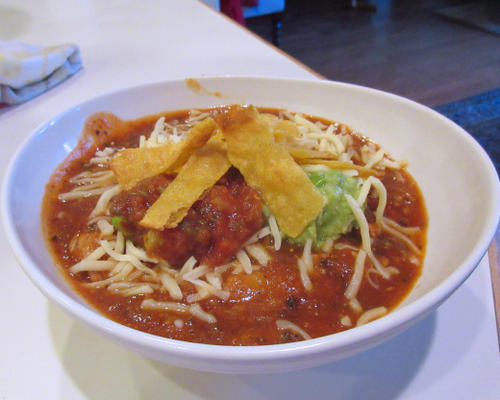 une autre excellente soupe au poulet et tortilla