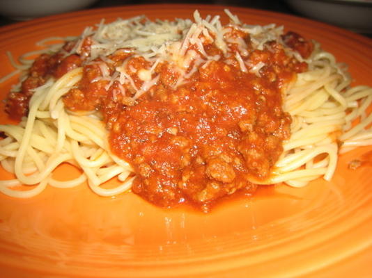 spaghetti italien avec sauce à la viande