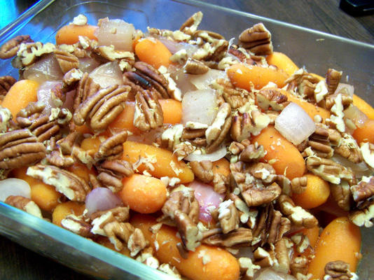 carottes et oignons grillés au sucre avec pacanes