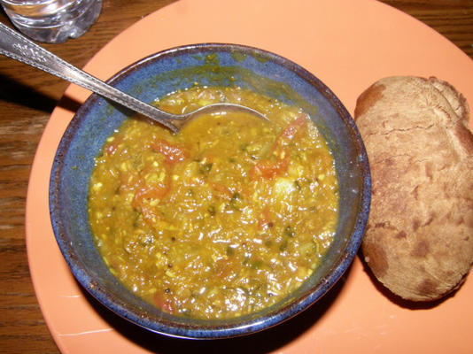 curry / soupe épicée aux lentilles et à la noix de coco