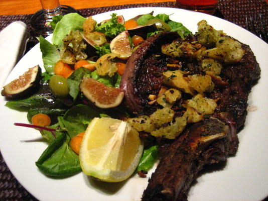 steak à la toscane grillé avec salsa de focaccia