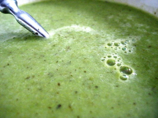 soupe aux pois et au pesto - nigella lawson