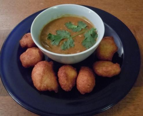 sambhar vada (soupe aux lentilles jaunes et beignets aux épices)