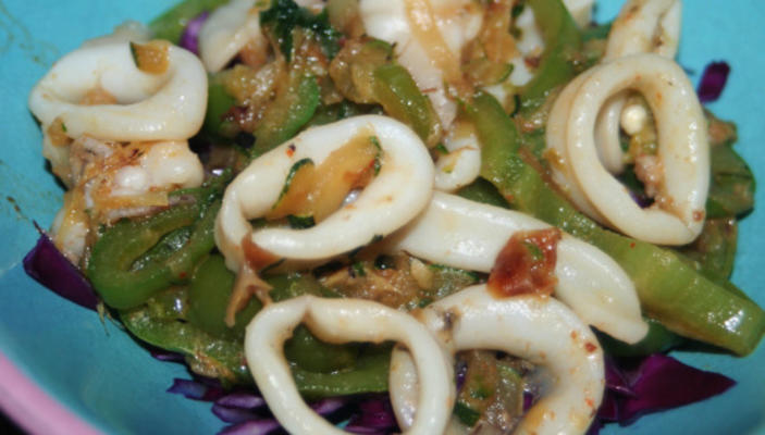 calmar thaïlandais aux piments et basilic