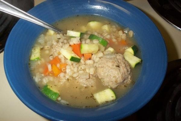 soupe de boulettes de viande de poulet italien à l'orge