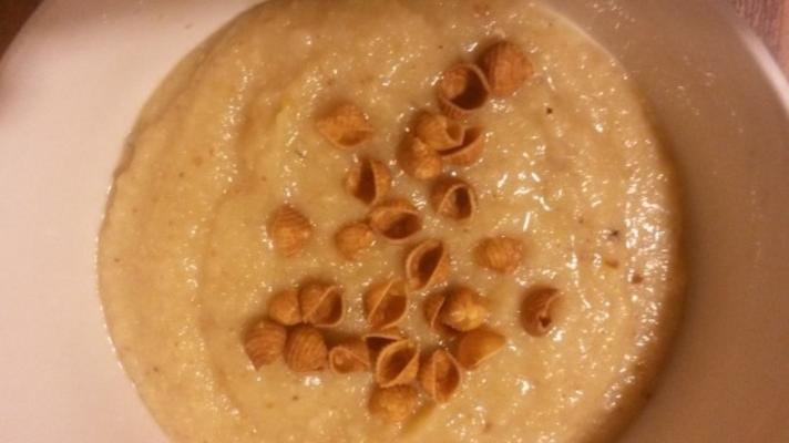 soupe sud italienne de favas séchées, pommes de terre, chou-fleur et