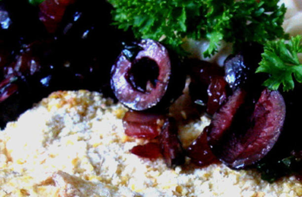 sauce aux oignons rouges et aux olives noires