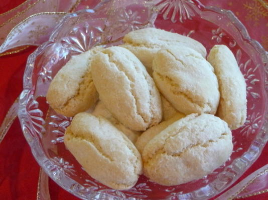 ricciarelli - biscuits traditionnels aux amandes italiennes