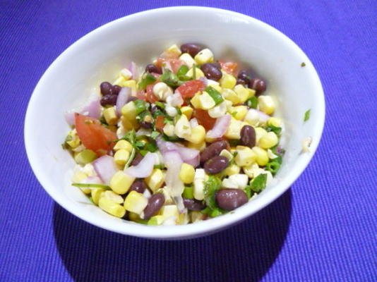 salade de maïs, tomates et haricots noirs