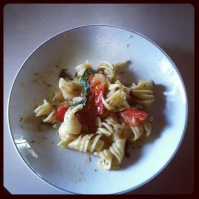 pâtes aux tomates, épinards et mozzarella