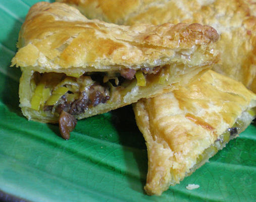 triangles de pâte feuilletée aux poireaux et aux champignons