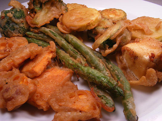 légumes tempura (aussi anneaux de poisson, crevettes ou calamars)