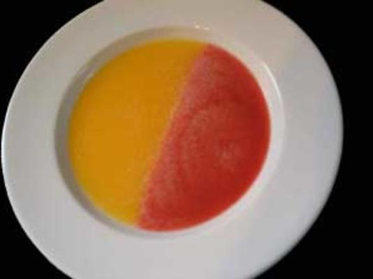 soupe de fruits et de champagne réfrigérée