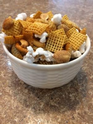 mélange de miel et de sriracha chex