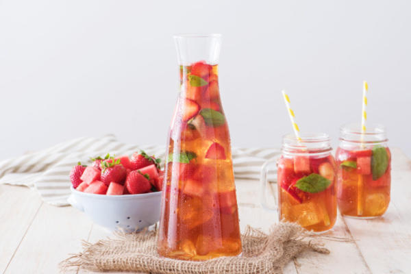 punch au thé glacé à la pastèque et au basilic