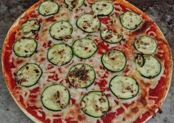 pizza au chou-fleur sans produits laitiers et nappage courgettes-roni