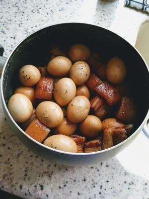 ventre et œufs de porc braisé vietnamien