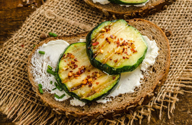 sandwich avec tofu mexicain et courgettes grillées