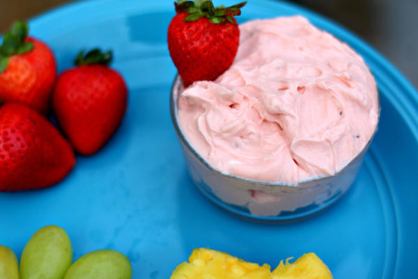 trempette au fromage à la crème et aux fruits