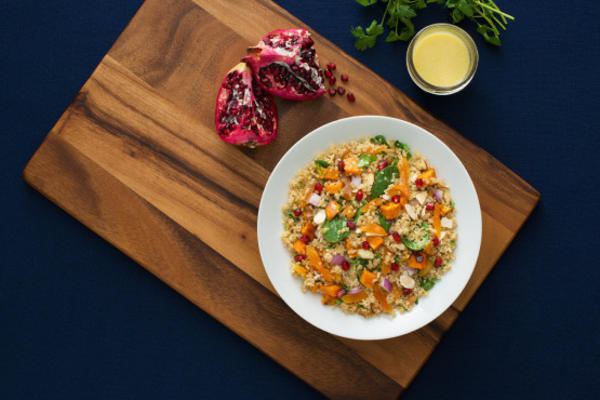 salade de quinoa marocaine avec patates douces et épinards