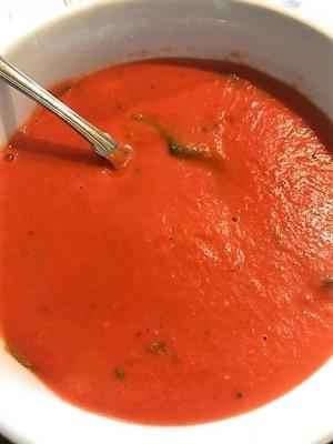 velouté de poivron rouge rôti et tomate au basilic - entier30