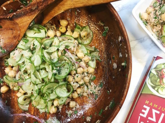 Salade de thon et haricots au concombre spiralé