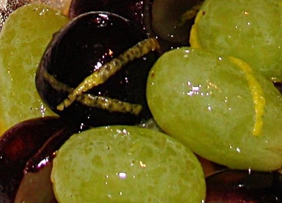 raisins macérés verts et noirs