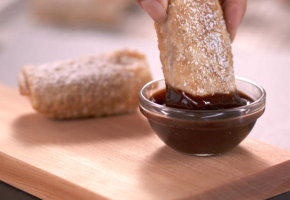 rouleaux d'oeufs de pâte à biscuits