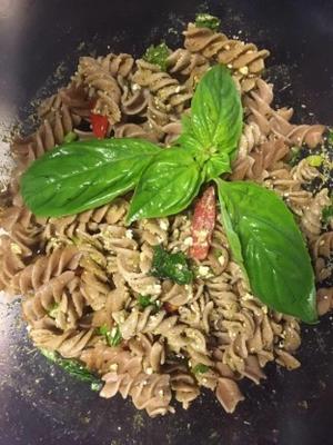 salade de pâtes au cricket