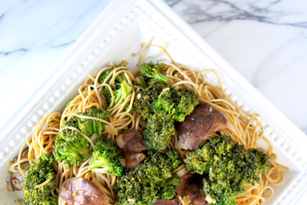 nouilles de brocoli shiitake