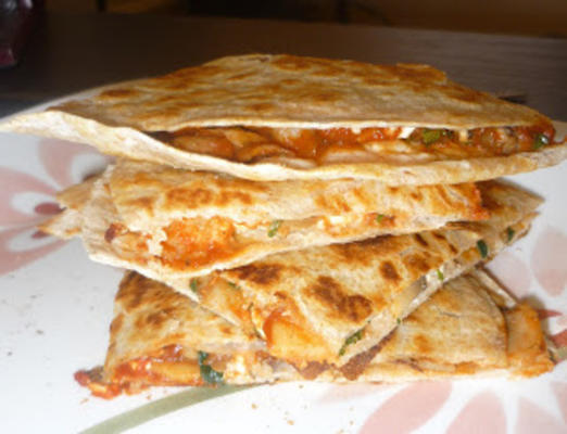 quesdillas de crevettes et de feta ragu