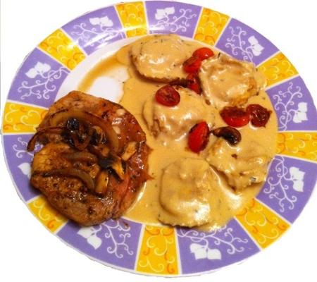 Ravioli de blé entier à la courge musquée avec sauce crémeuse