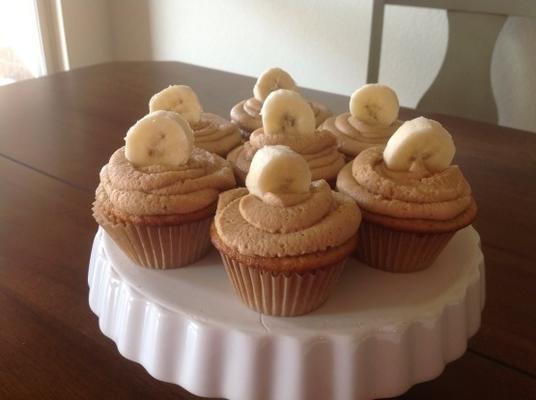 cupcakes à la banane avec crème au beurre de cacahuète