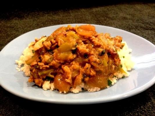 Poulet au poivre noir et au basilic avec couscous de chou-fleur