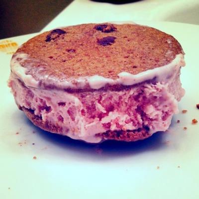 tates cookie sandwich à la crème glacée
