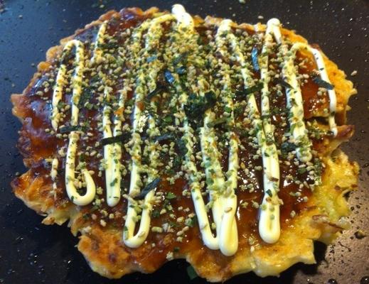 okonomiyaki (gâteau de plaque chauffante japonaise végétale)
