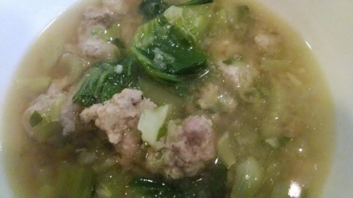 boulette de porc et soupe bok choy