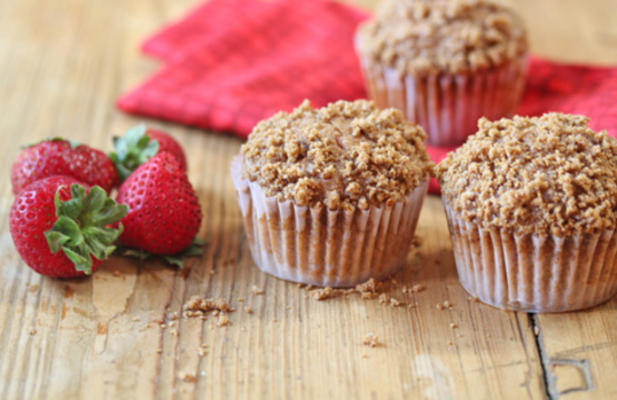 muffins banane de blé entier à la fraise et aux fraises (sans sucre!)