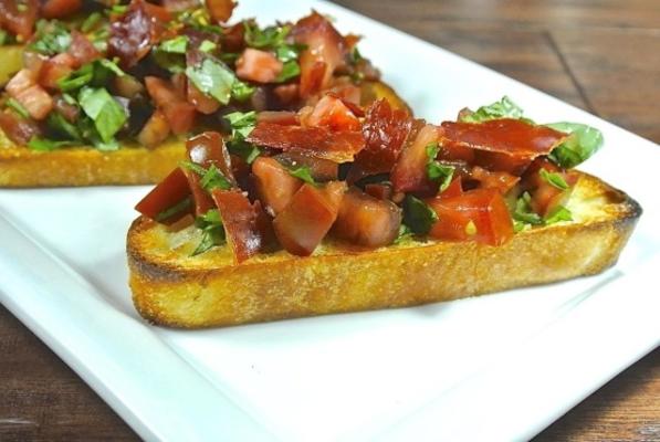 bruschetta de prosciutto aux tomates et croustillant