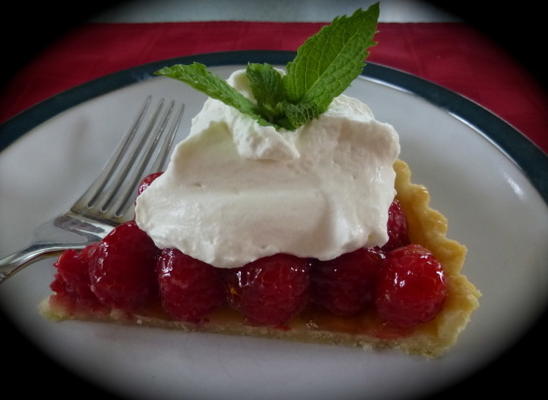 tarte fraîche aux framboises avec crème fraîche à la vanille