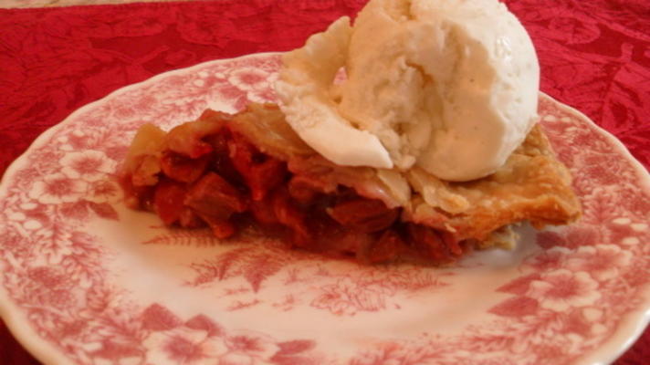 tarte aux cerises fraîches à la rhubarbe