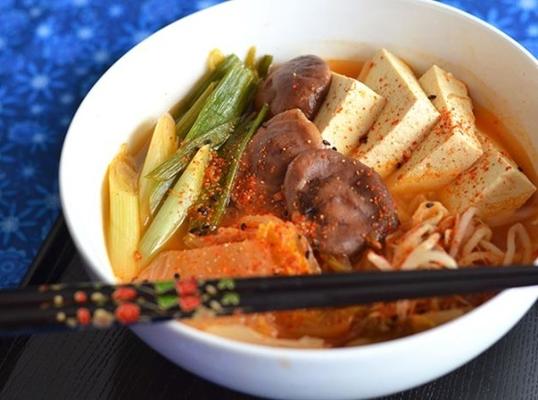 soupe de kimchi et tofu