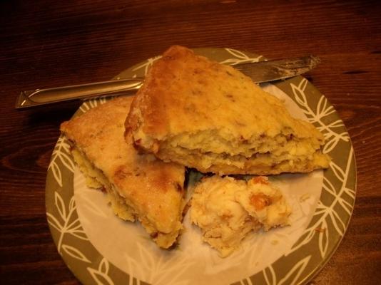 scones de craisine pistache orange cerise au beurre de miel d'abricot