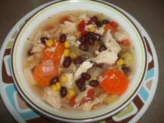 soupe de poulet aux haricots noirs de Cuba
