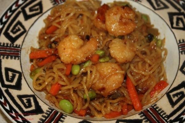 feux d'artifice crevettes et nouilles