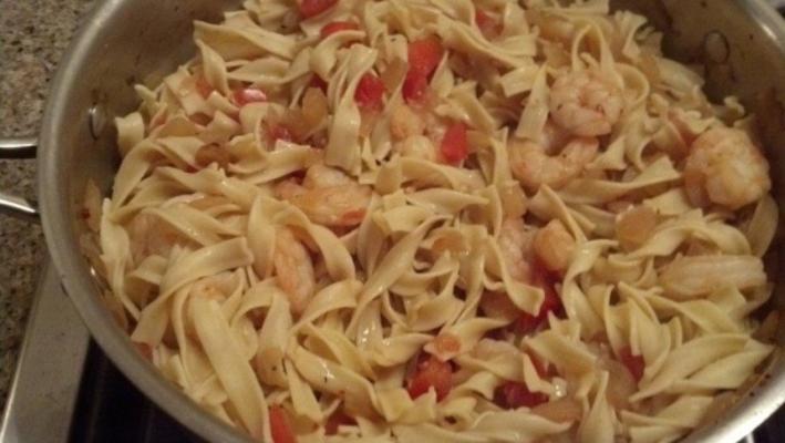 fettuccine aux crevettes et aux tomates