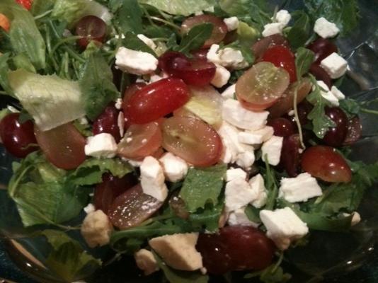 salade romaine, feta et raisin