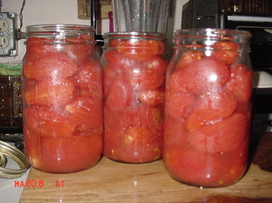 conserves de tomates entières au basilic et à l'ail