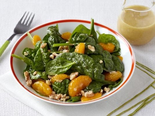 salade d'épinards à la mandarine et aux noix